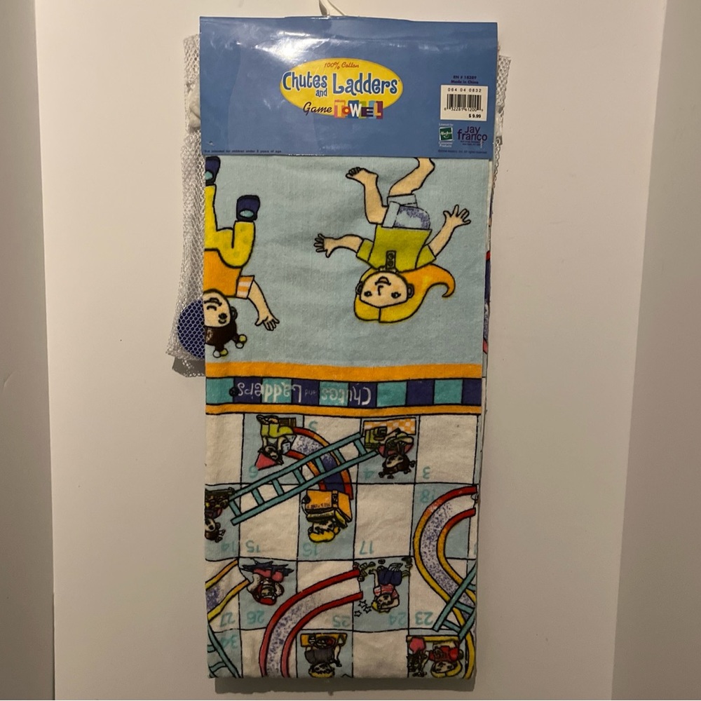 Vintage Chutes and ladders Game Beach Towel Hasbro Jay Franco Rare 2004 NOS